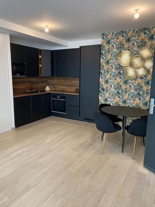 Brand New 1 Bedroom Flat With Parking- 5 Min Paris Pte De Versailles Issy-les-Moulineaux Zewnętrze zdjęcie